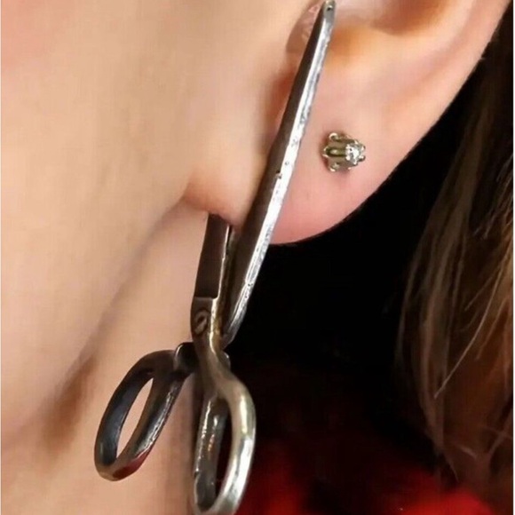 Pierced Earrings Scissors Cutting Silver Metal Jewelry Emo Goth hair Stylist new - Picture 7 of 7